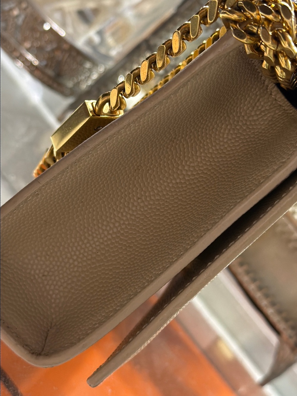 Saint Laurent Cream Leather Shoulder Bag with Gold Chain and YSL Logo - Picture 7 of 13